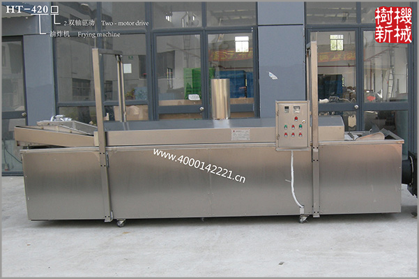 沙琪瑪設備4：油炸機 (高效、節(jié)能；油溫采用電控系統(tǒng)控制)